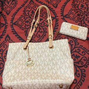 Micheal Kors Large Handbag with matching wallet